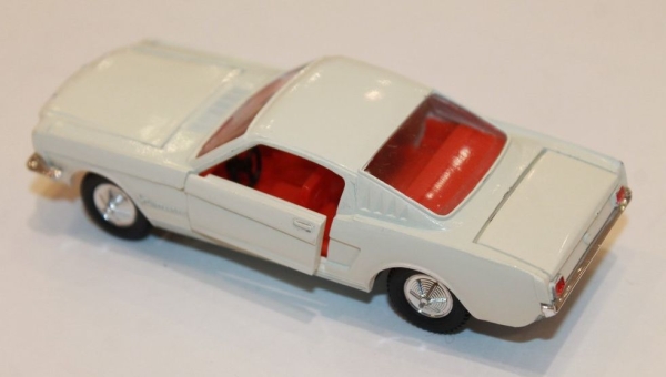 Dinky Toys England Ford Mustang Fastback 1966 DieCastmodel in original box (8261)